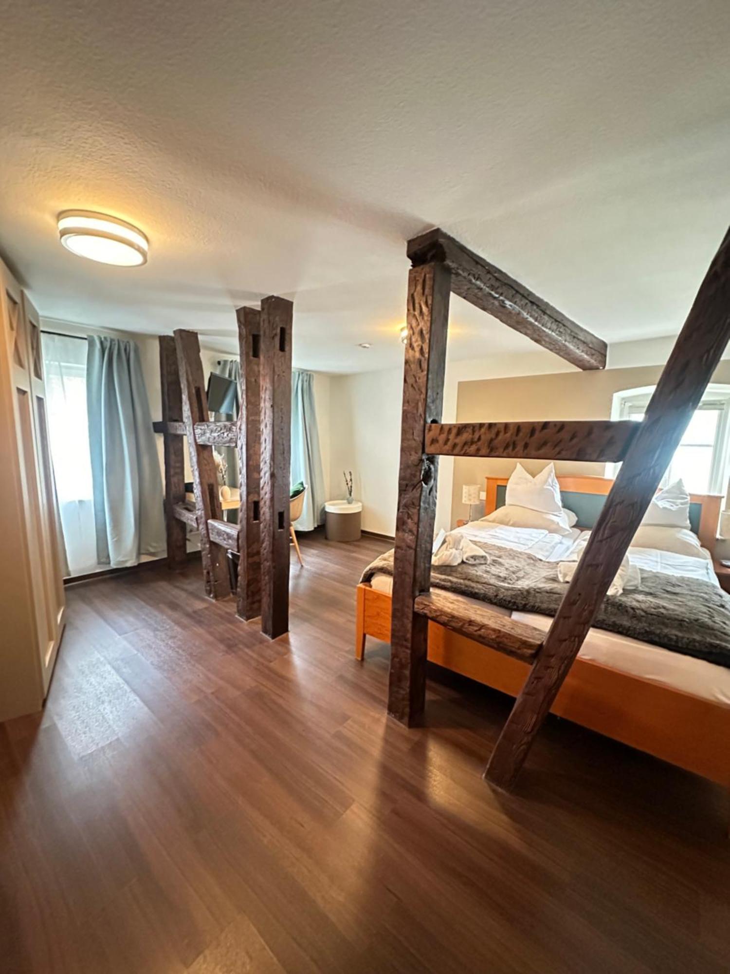 Hotel Adler Am Schloss Bonnigheim Экстерьер фото